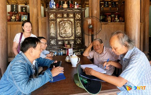Chỉ nghe tiếng nói, người Quảng đã nhận ra quê nhau. Ảnh: MINH KHUÊ