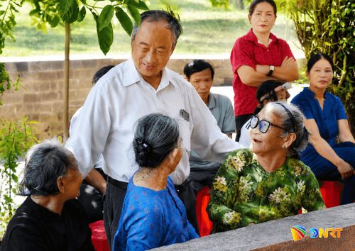 Các bậc cao niên xứ Quảng là những người lưu giữ hồn cốt tiếng nói quê hương. Ảnh: MINH KHUÊ