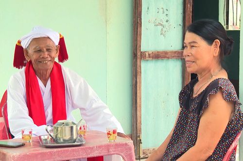 Tình làng nghĩa xóm thêm gắn bó, an ninh, trật tự được giữ vững ngay từ cơ sở, cũng một phần nhờ sự đóng góp của Sư cả Đoàn Minh Duyên, thôn Tuy Tịnh 2, xã Tuy Phong