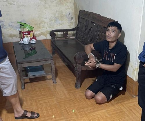 Đối tượng Nguyễn Huy Quỳnh tại hiện trường.