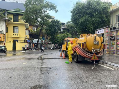 Tăng cường giải pháp tiêu thoát nước góp phần hạn chế tình trạng ngập úng. Ảnh: PV