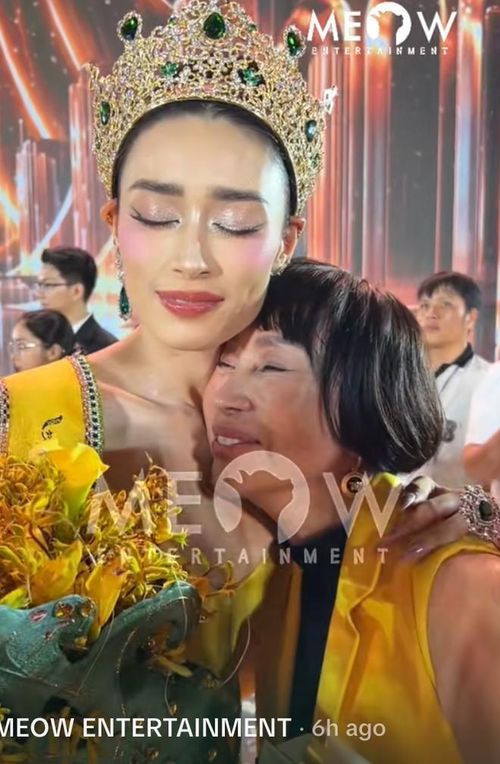 Mẹ đẻ và anh trai Hoa hậu Emoura Phạm.