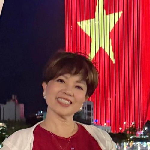 Bên cạnh việc ăn uống cân bằng, nữ nghệ sĩ cũng dành thời gian vận động, nghỉ ngơi hợp lý và giữ tinh thần lạc quan. Chị quan niệm rằng sự bình yên trong tâm hồn sẽ phản ánh rõ nhất qua gương mặt và thần thái của mỗi người.