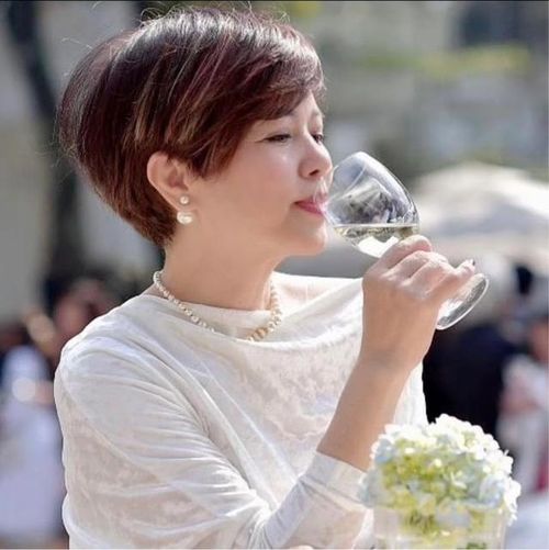 Chính việc chăm sóc bản thân từ trong ra ngoài đã giúp NSND Ngọc Huyền ngày càng khỏe, trẻ và đẹp hơn.