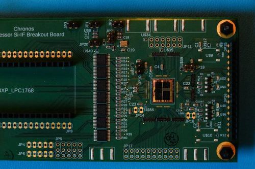  Công nghệ đóng gói tiên tiến CoWoS giúp TSMC có thể đóng gói số lượng khổng lồ bóng bán dẫn trong một con chip duy nhất. Ảnh: New York Times. 