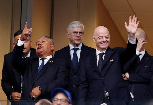  Sự im lặng của Wenger trước kế hoạch thương mại hóa World Cup khiến quan điểm của ông trở thành dấu hỏi. 