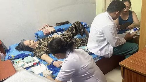 “Đội phản ứng nhanh” thăm khám tại nhà cho người yếu thế.