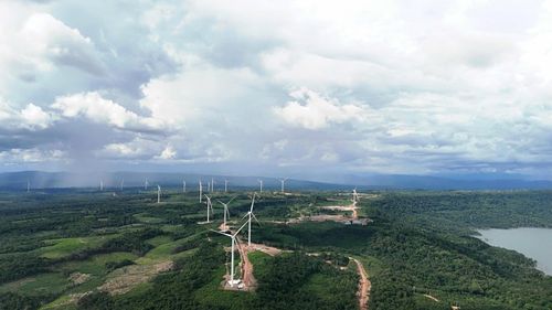 Giai đoạn 1 của dự án, trung bình một ngày có gần 2,5 triệu kWh điện được tạo ra trước khi truyền tải về Việt Nam. Ảnh: T&amp;T Group