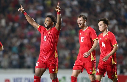 Tuyển Việt Nam làm tất cả đánh bại Indonesia. Ảnh: S.N