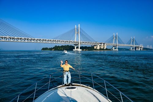 Anh Huy, du khách Việt trải nghiệm du thuyền trên biển Setouchi.