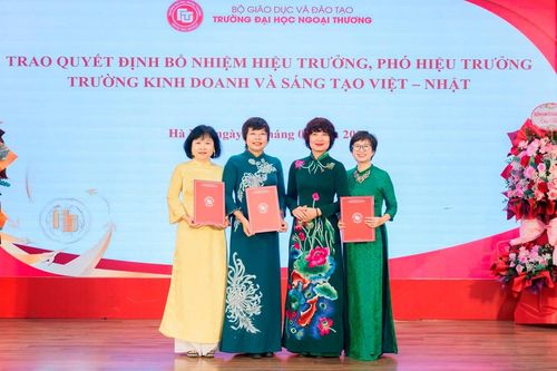 Đối với Trường Kinh doanh và Sáng tạo Việt – Nhật, PGS. TS Nguyễn Thị Hiền được bổ nhiệm giữ chức vụ Hiệu trưởng; PGS.TS Trần Thị Ngọc Quyên - Phó Hiệu trưởng Trường Kinh doanh và Sáng tạo Việt - Nhật, phụ trách Viện Nghiên cứu Sáng tạo; TS Phạm Thị Mai Khanh được bổ nhiệm giữ chức vụ Phó Hiệu trưởng, phụ trách Viện Phát triển nguồn nhân lực Việt Nam - Nhật Bản tại TPHCM (VJCC HCM). Ảnh: FTU.