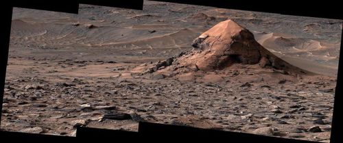 Tàu thám hiểm Curiosity của NASA đã chụp ngọn đồi phủ cát này, được đặt biệt danh là “Miraflores”, ước tính cao khoảng 6 mét, vào ngày 11/6/2026. Khu vực xung quanh là "biển đa giác". Ảnh: NASA/JPL-Caltech/MSSS