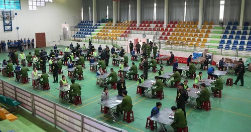 Nhiều đối tượng nằm trong đường dây "app tình cảm" bị Công an tỉnh Cao Bằng bắt giữ. Ảnh: Công an Cao Bằng 