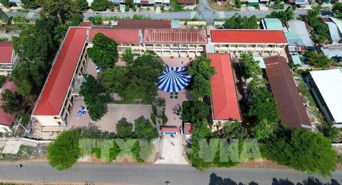 Trường Tiểu học Phạm Hùng là một trong những cơ sở được sắp xếp theo phương án tổ chức lại mạng lưới trường các cơ sở giáo dục công lập trên địa bàn tỉnh. Ảnh: Giang Phương - TTXVN