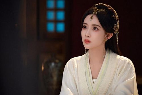 Mạnh Tử Nghĩa với nhân vật Thẩm Tịch Hòa trong Bách Hoa Sát. Ảnh: Weibo.