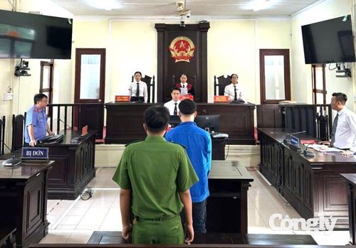 Thẩm phán Phạm Hồng Xuyên trong một phiên tòa xét xử