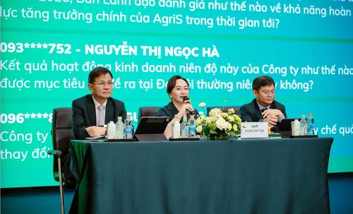 Ban lãnh đạo chia sẻ về chiến lược phát triển dài hạn của AgriS tại Đại hội đồng cổ đông bất thường diễn ra vào ngày 24/7 vừa qua. Ảnh: Phương Trang.