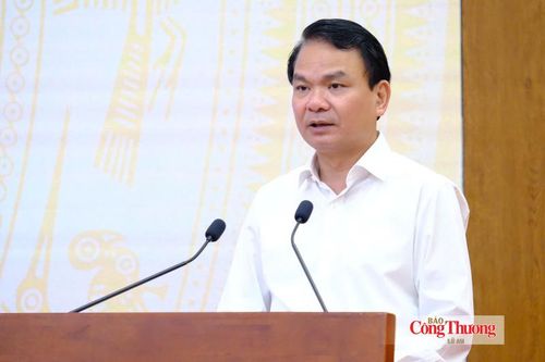 Bộ trưởng, Chủ nhiệm Văn phòng Chính phủ Đặng Xuân Phong - Người phát ngôn của Chính phủ phát biểu tại họp báo. Ảnh: Lê An