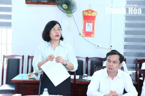 Lãnh đạo xã Cẩm Tú phát biểu tại buổi làm việc.