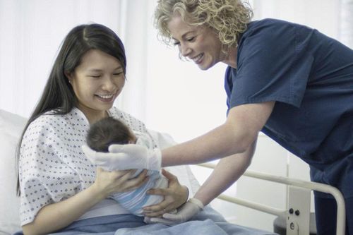 WHO kêu gọi tăng cường hỗ trợ nuôi con bằng sữa mẹ và hệ thống y tế để mang lại cho trẻ em một khởi đầu khỏe mạnh trong cuộc sống. Ảnh: Baby-chick