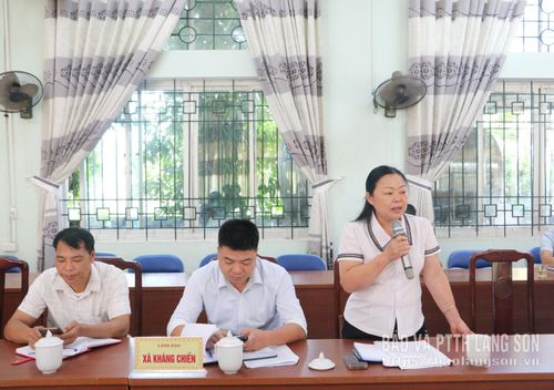 Lãnh đạo xã Kháng Chiến phát biểu tại buổi làm việc