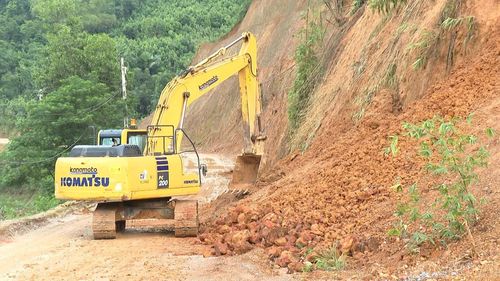 Các tuyến đường bị sạt lở đều được xã Quy Mông san gạt kịp thời.