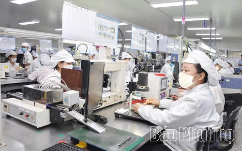 Những tháng đầu năm 2026, ngành điện tử, chế biến, chế tạo tiếp tục bứt phá, giữ vai trò chủ lực.Ảnh tại Công ty TNHH Jahwa Vina (Khu công nghiệp Khai Quang)