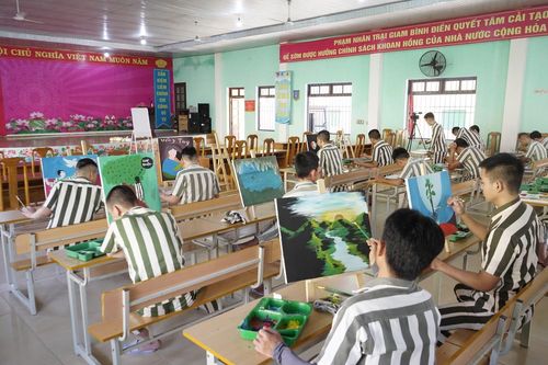 Hội thi vẽ tranh tại Trại giam Bình Điền.