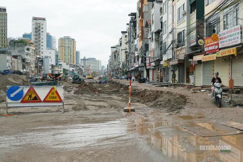 Mặt bằng tuyến đường được đào đắp, xử lý trước khi thi công các lớp kết cấu. Ảnh: T.Anh