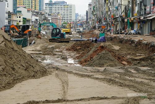 Phần đường đang mở rộng. Ảnh: T.Anh