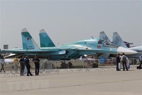 Lực lượng vũ trang Ukraine thường xuyên sử dụng chiến thuật "ném bom có hỗ trợ" khi máy bay chiến đấu MiG-29 của họ tiếp cận tiền tuyến, thả bom dẫn đường AASM HAMMER của Pháp, rồi rút lui. Trong khi đó các tiêm kích Su-27 hoặc F-16 sẽ bảo vệ chúng từ xa.