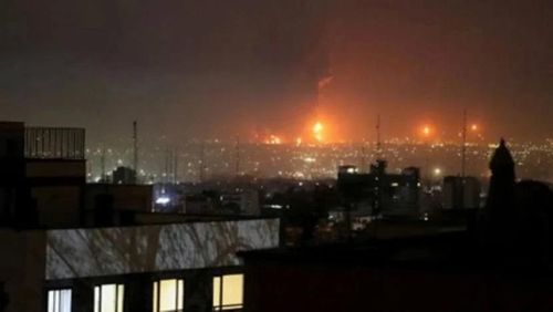  Vụ nổ tại Iran sau cuộc tấn công của Mỹ. Ảnh: Okaz. 
