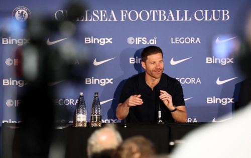Xabi Alonso có trong tay nhiều tài năng, nhưng đội hình quá đông và thiếu thứ bậc rõ ràng.
