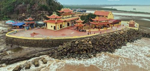 Quang cảnh đền Bà Đế. Ảnh: TT