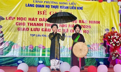 Các tiết mục nhận được nhiều tràng pháo tay cổ vũ của khán giả
