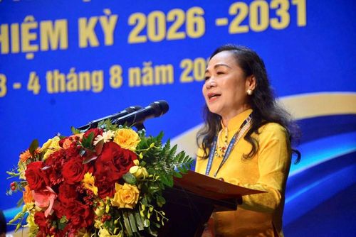 NSND Trịnh Thúy Mùi phát biểu