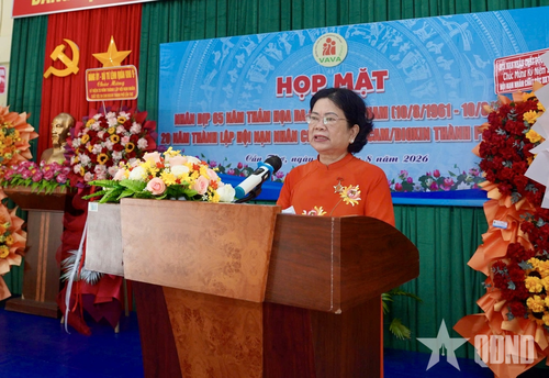 Đồng chí Võ Thị Thanh Nga, Chủ tịch Hội Nạn nhân chất độc da cam/dioxin TP Cần Thơ phát biểu ôn lại truyền thống.
