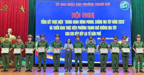 Lãnh đạo phường Thanh Khê khen thưởng các tập thể, cá nhân trong công tác phòng, chống ma túy.