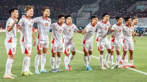 Các cầu thủ tuyển Việt Nam ăn mừng chiến thắng 3-0 trước Indonesia trên sân Pakansari tối 3/8. Ảnh: ASEAN United FC.