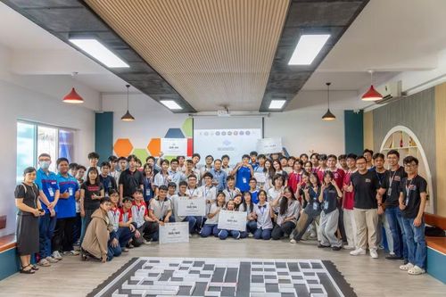 Sân chơi Micromouse mang lại nhiều trải nghiệm về sáng tạo robot cho học sinh TPHCM. Ảnh: BTC.