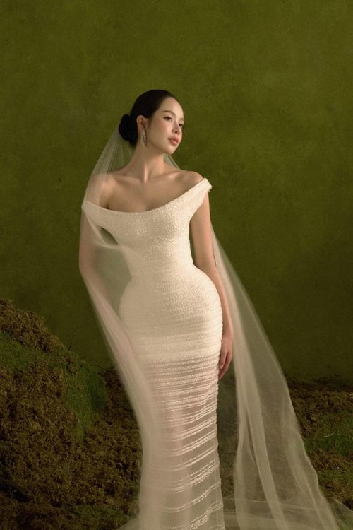Việc nhiều năm đồng hành cùng các cuộc thi sắc đẹp cũng giúp Lê Thanh Hòa có cơ hội làm việc với nhiều hoa hậu, á hậu trong các dự án thời trang. Thanh Thủy là gương mặt thường được Lê Thanh Hòa "chọn mặt gửi vàng" để giới thiệu bộ sưu tập mới.