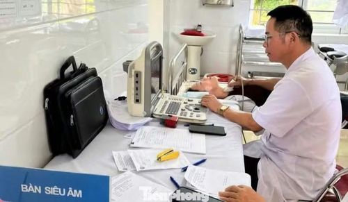 Kết quả khám sàng lọc cho thấy hiệu quả rõ nét của mô hình y tế cộng đồng. Tại xã Tam Đồng, trong tổng số hơn 600 người khám đã phát hiện 56 trường hợp mắc đái tháo đường mới (8,66%) và 45 trường hợp tiền đái tháo đường (6,96%). Qua đợt khám các bác sĩ phát hiện 4 trường hợp nghi ngờ tổn thương TIRADS 4-5 cùng nhiều trường hợp có bất thường cần theo dõi chuyên sâu.