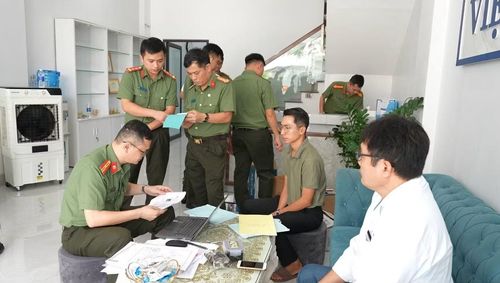 Cơ quan công an thu thập tài liệu, chứng cứ.