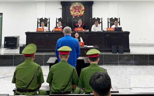 Sáng 4/8, TAND tỉnh Hà Tĩnh mở phiên tòa xét xử sơ thẩm đối với bị cáo Đào Minh Hoàng về tội “Vận chuyển trái phép chất ma túy”.