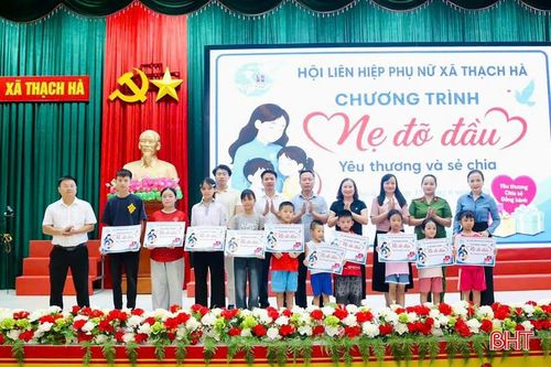 Chương trình "Mẹ đỡ đầu" đã nâng bước hơn 2.000 trẻ mồ côi và học sinh có hoàn cảnh khó khăn.