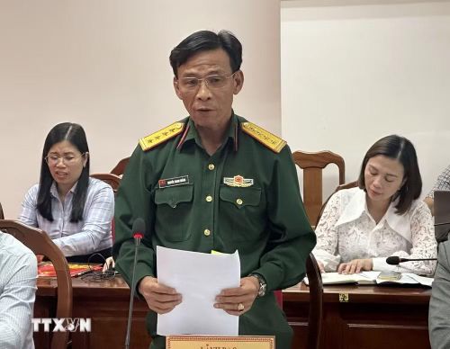 Đại tá, Phó Chính ủy Bộ Chỉ huy Quân sự tỉnh Lâm Đồng Nguyễn Thanh Quảng công bố kết quả Chiến dịch 500 ngày đêm tại Giao ban báo chí. (Ảnh: Chu Quốc Hùng/TTXVN)