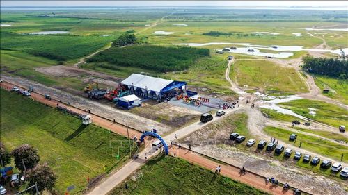 Lễ khởi công Dự án Nhà máy điện mặt trời Dầu Tiếng 5 tại xã Dương Minh Châu, tỉnh Tây Ninh. Dự án có công suất lắp đặt 450 MW, tổng mức đầu tư 7.774 tỷ đồng.