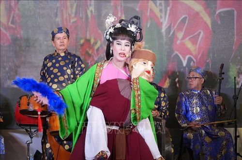 Nghệ sĩ Kiều My trong trích đoạn "Ông già cõng vợ đi xem hội".