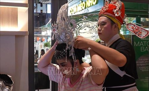 Nghệ thuật hát Bội đang chủ động vươn ra các không gian công cộng bằng tư duy đổi mới nhưng vẫn tôn trọng giá trị di sản.