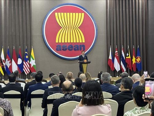 Thủ tướng Thái Lan, Anutin Charnvirakul phát biểu chính sách tại Ban Thư ký ASEAN. Ảnh: Đỗ Quyên/PV TTXVN tại Indonesia